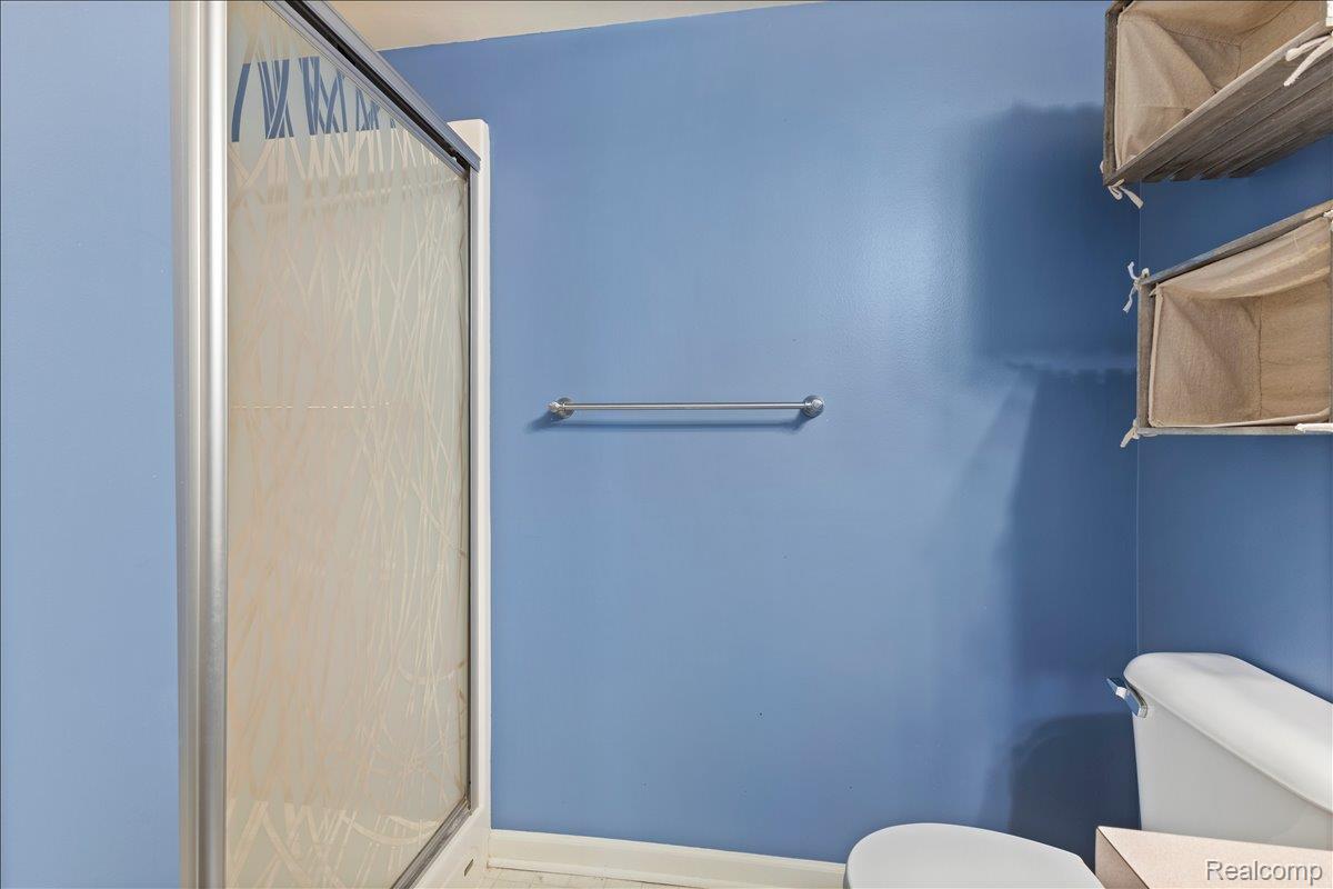 Waterford Charter Township, Michigan 48328, United States, 3 Bedrooms Bedrooms, ,2 BathroomsBathrooms,Residential,Pending,210859