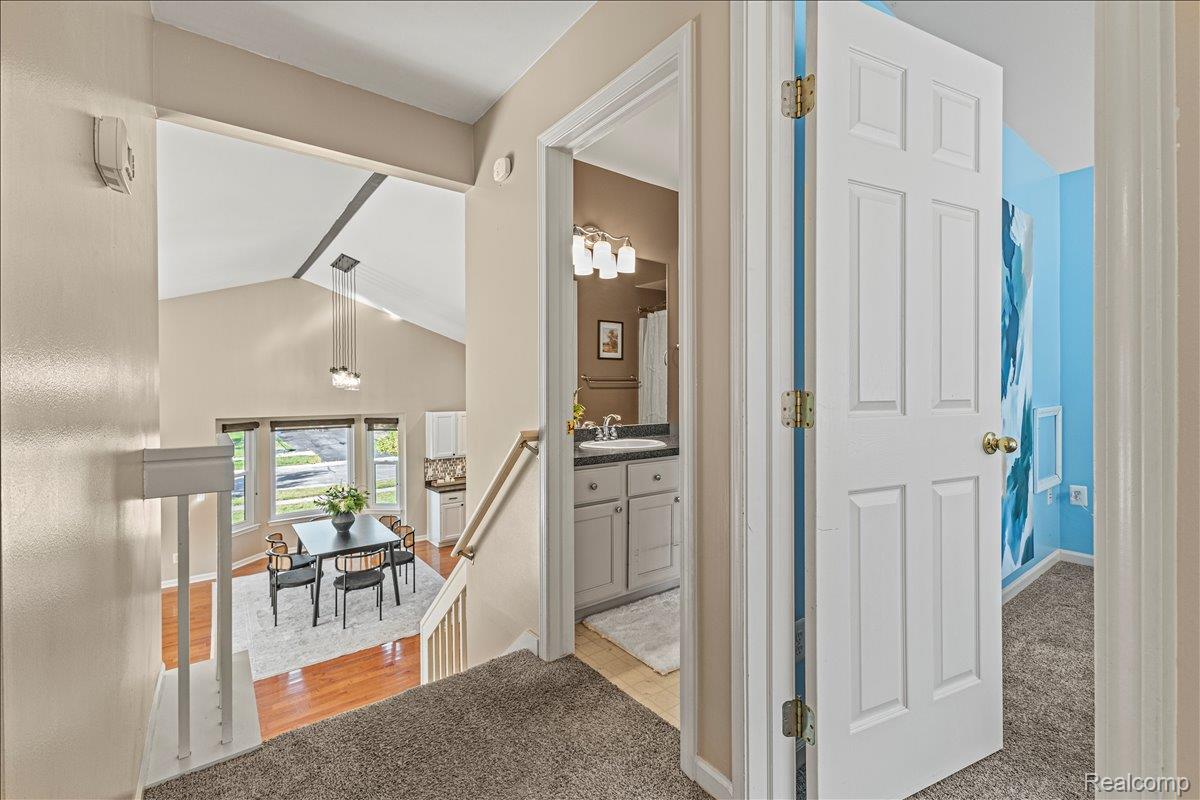 Waterford Charter Township, Michigan 48328, United States, 3 Bedrooms Bedrooms, ,2 BathroomsBathrooms,Residential,Pending,210859