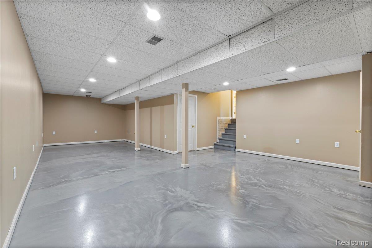 Waterford Charter Township, Michigan 48328, United States, 3 Bedrooms Bedrooms, ,2 BathroomsBathrooms,Residential,Pending,210859