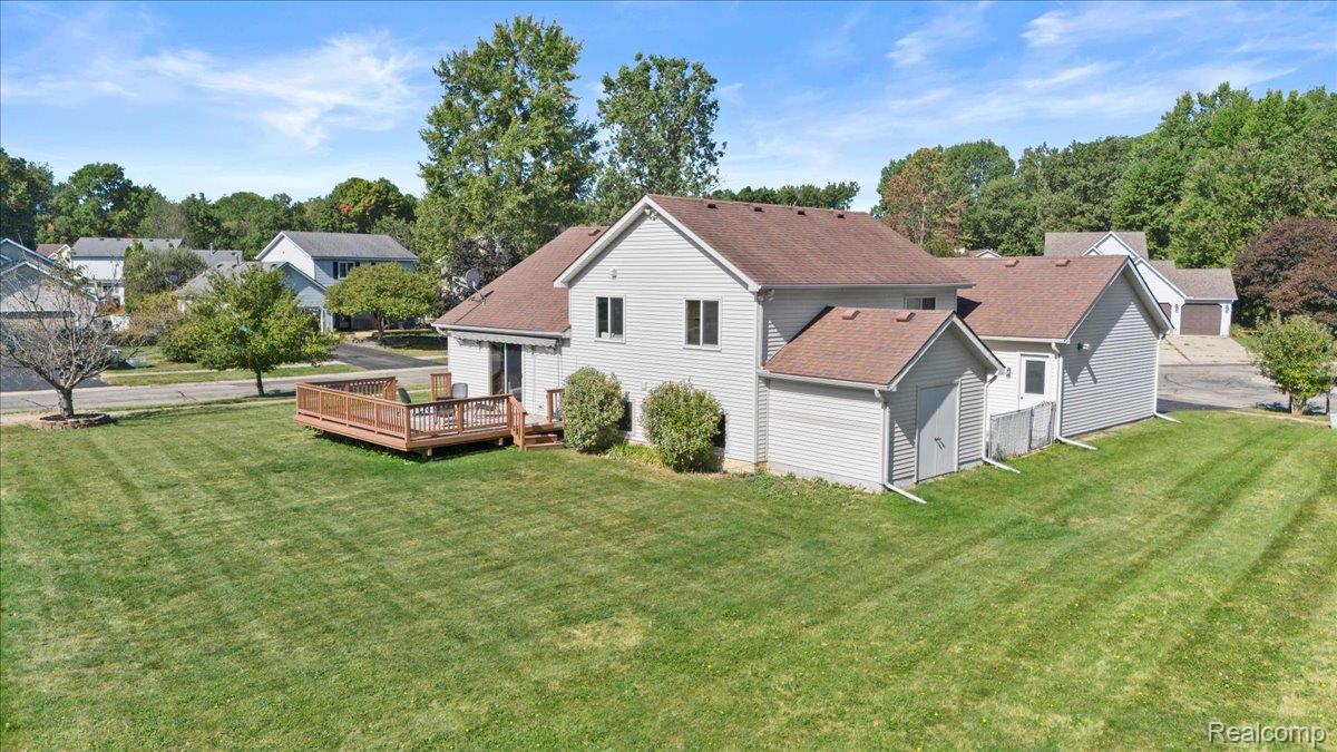 Waterford Charter Township, Michigan 48328, United States, 3 Bedrooms Bedrooms, ,2 BathroomsBathrooms,Residential,Pending,210859