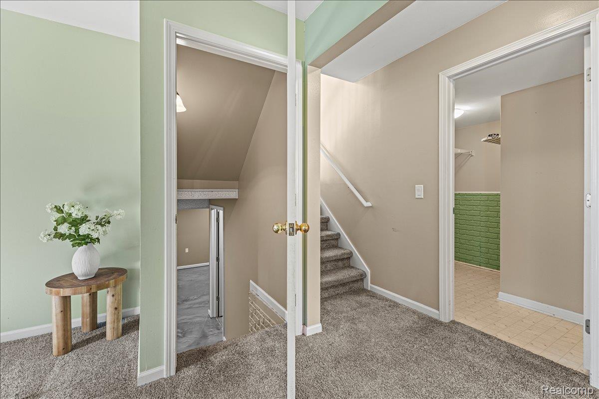 Waterford Charter Township, Michigan 48328, United States, 3 Bedrooms Bedrooms, ,2 BathroomsBathrooms,Residential,Pending,210859