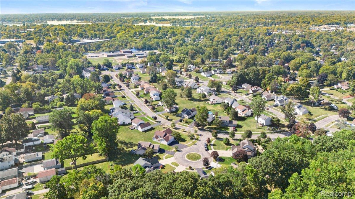 Waterford Charter Township, Michigan 48328, United States, 3 Bedrooms Bedrooms, ,2 BathroomsBathrooms,Residential,Pending,210859