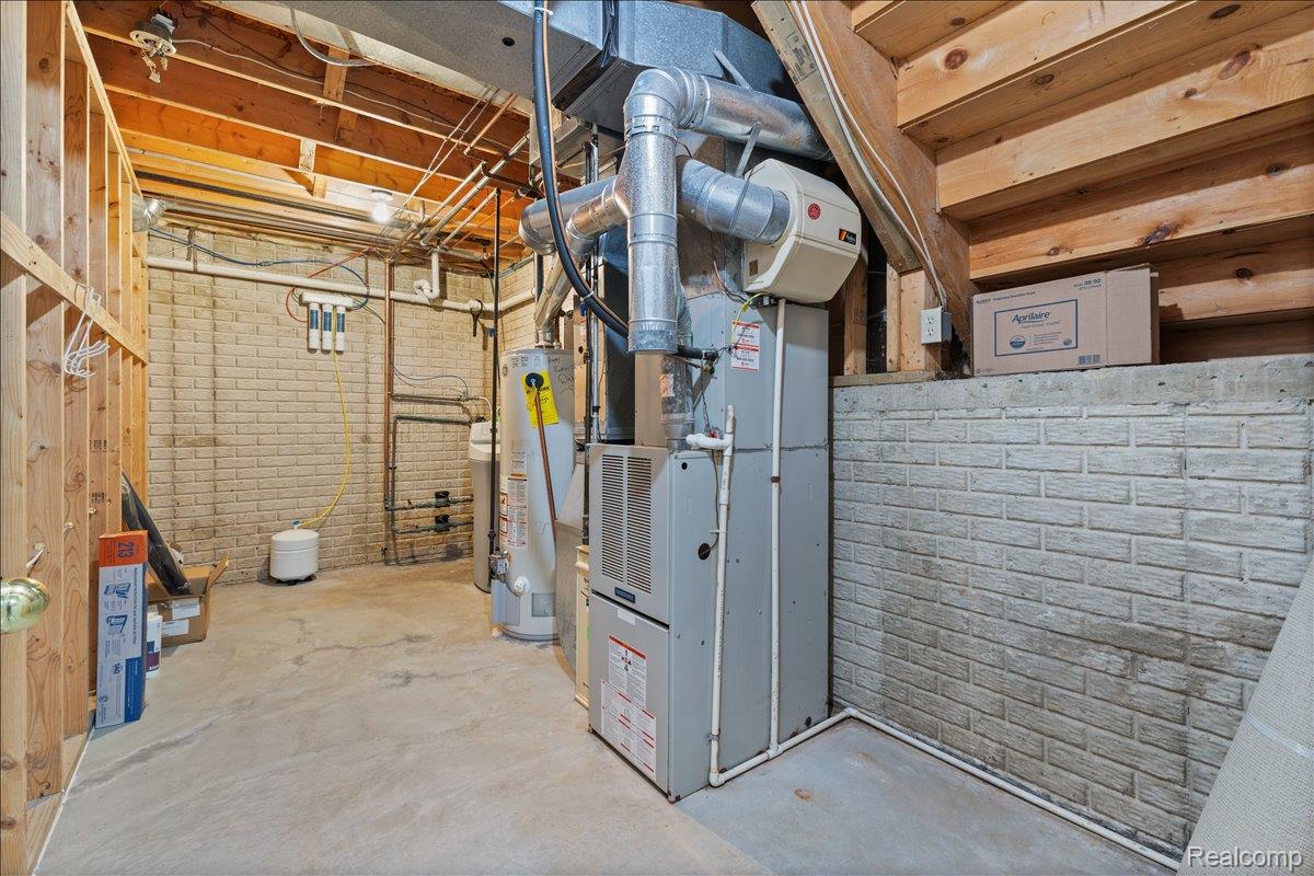 Waterford Charter Township, Michigan 48328, United States, 3 Bedrooms Bedrooms, ,2 BathroomsBathrooms,Residential,Pending,210859