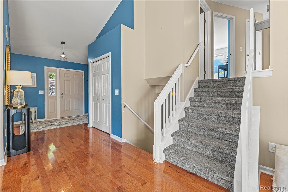 Waterford Charter Township, Michigan 48328, United States, 3 Bedrooms Bedrooms, ,2 BathroomsBathrooms,Residential,Pending,210859