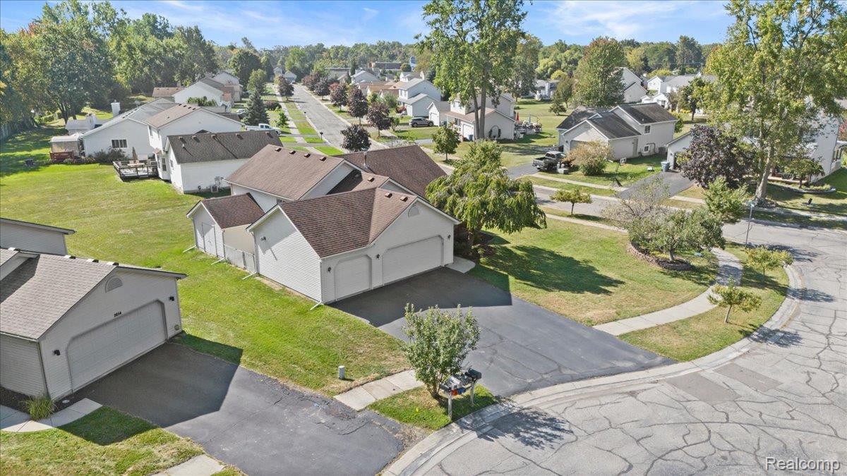 Waterford Charter Township, Michigan 48328, United States, 3 Bedrooms Bedrooms, ,2 BathroomsBathrooms,Residential,Pending,210859