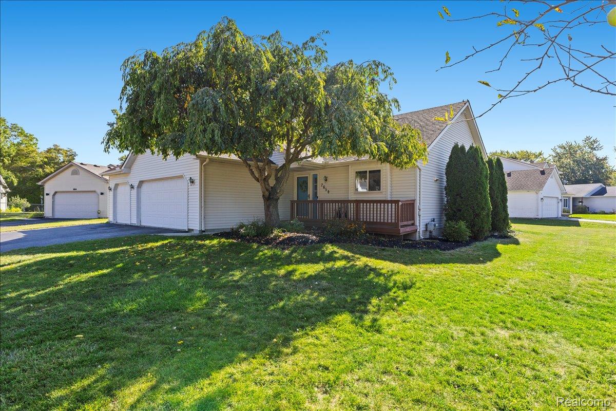 Waterford Charter Township, Michigan 48328, United States, 3 Bedrooms Bedrooms, ,2 BathroomsBathrooms,Residential,Pending,210859