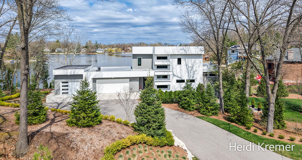 2401 4 Mile Road NE