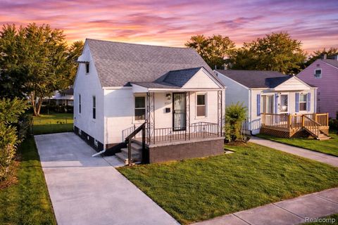 8269 Westminster Avenue Warren City MI 48089