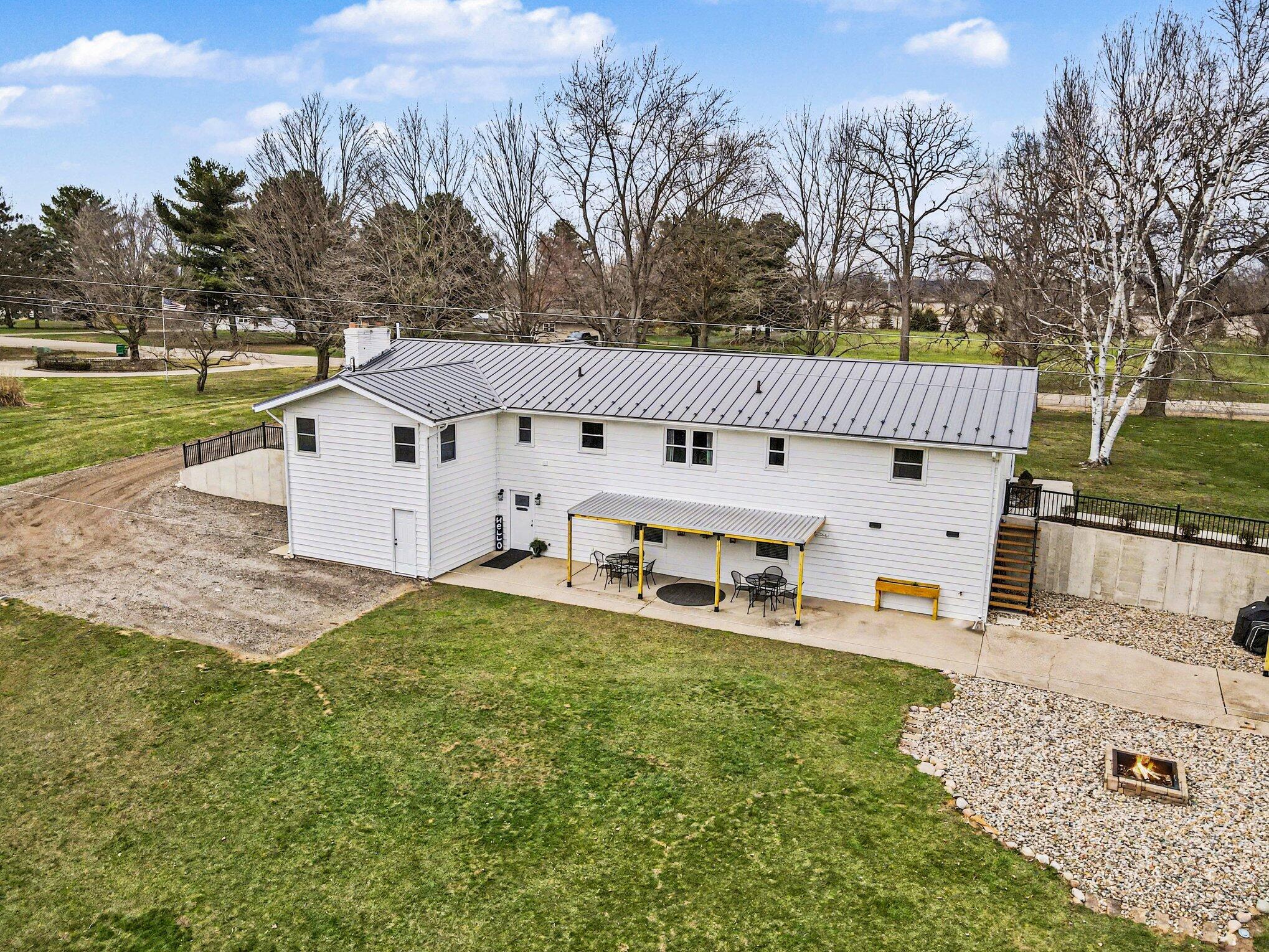 22381 N Angling Road