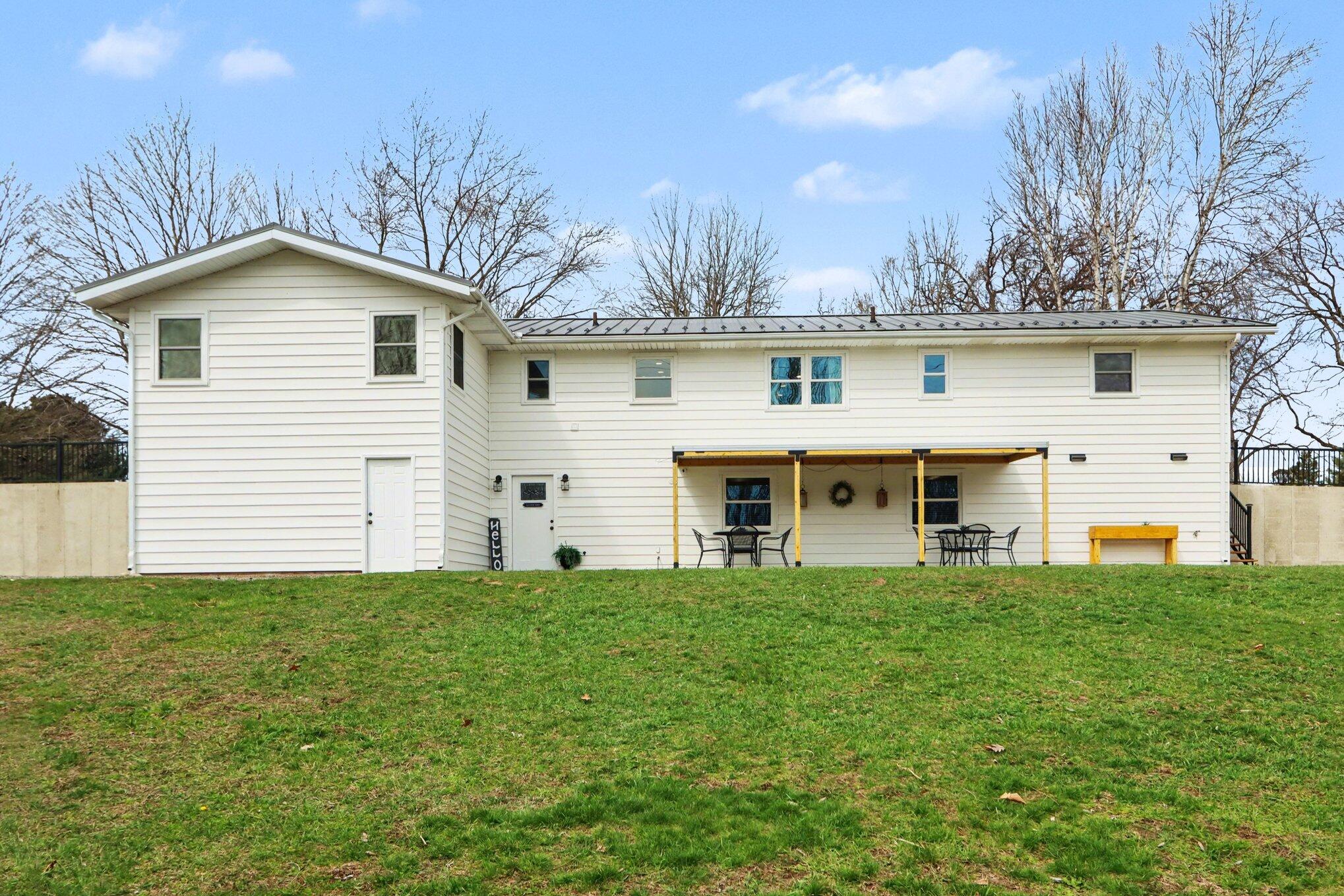 22381 N Angling Road