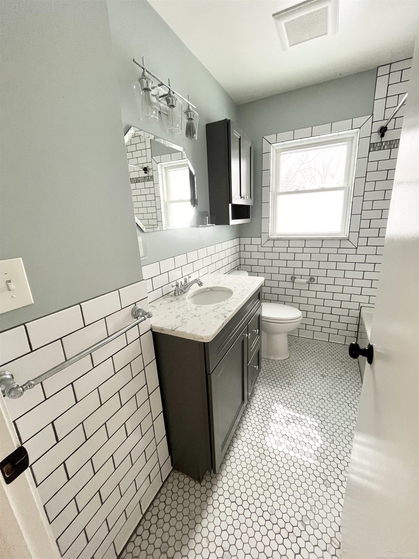 421 N Edgeworth Avenue