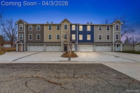 202 Oakwood Street Holly Village MI 48442