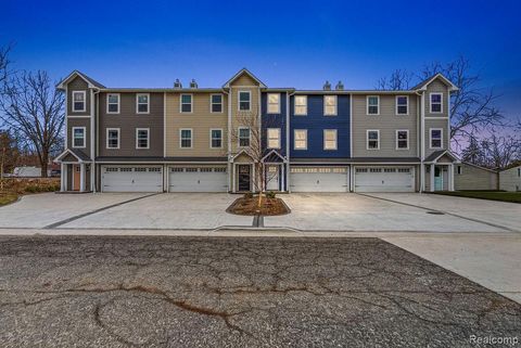 202 Oakwood Street Holly Village MI 48442