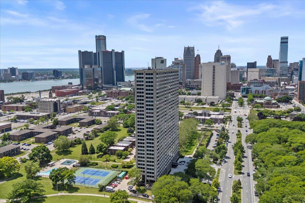 1300 E Lafayette Street 512
