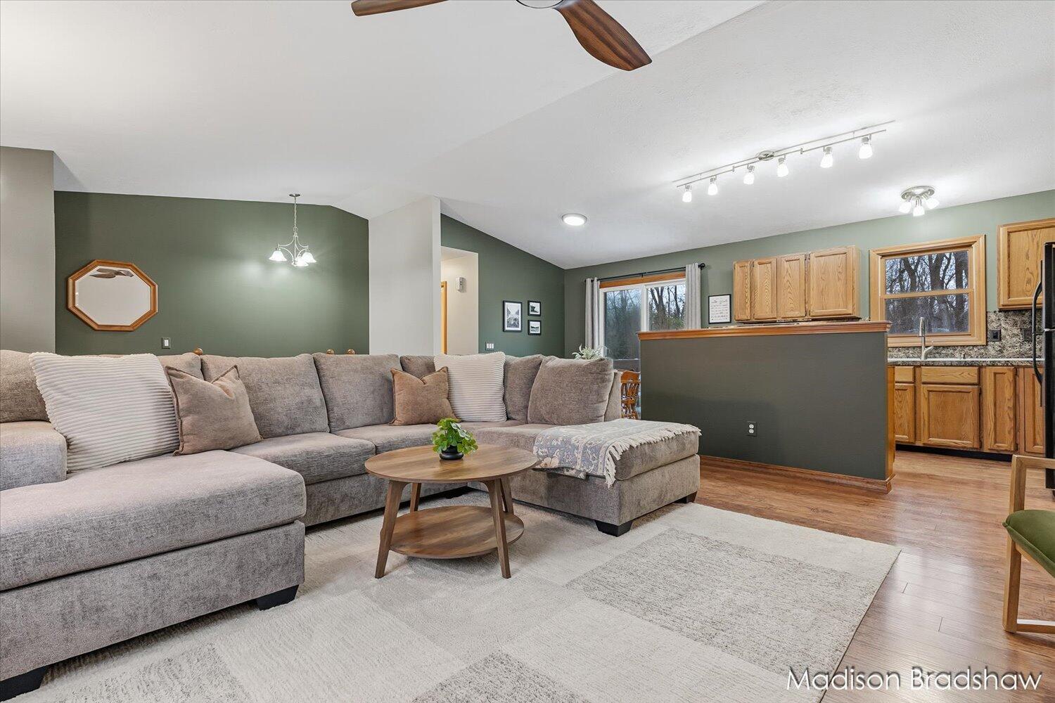 10719 Alpine Avenue NW