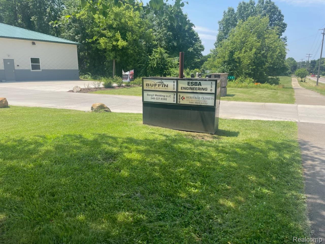 592 E Lakeville Road 100