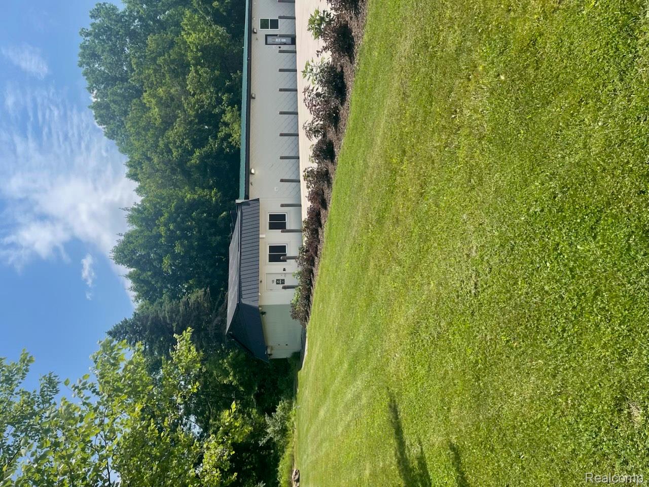 592 E Lakeville Road 100