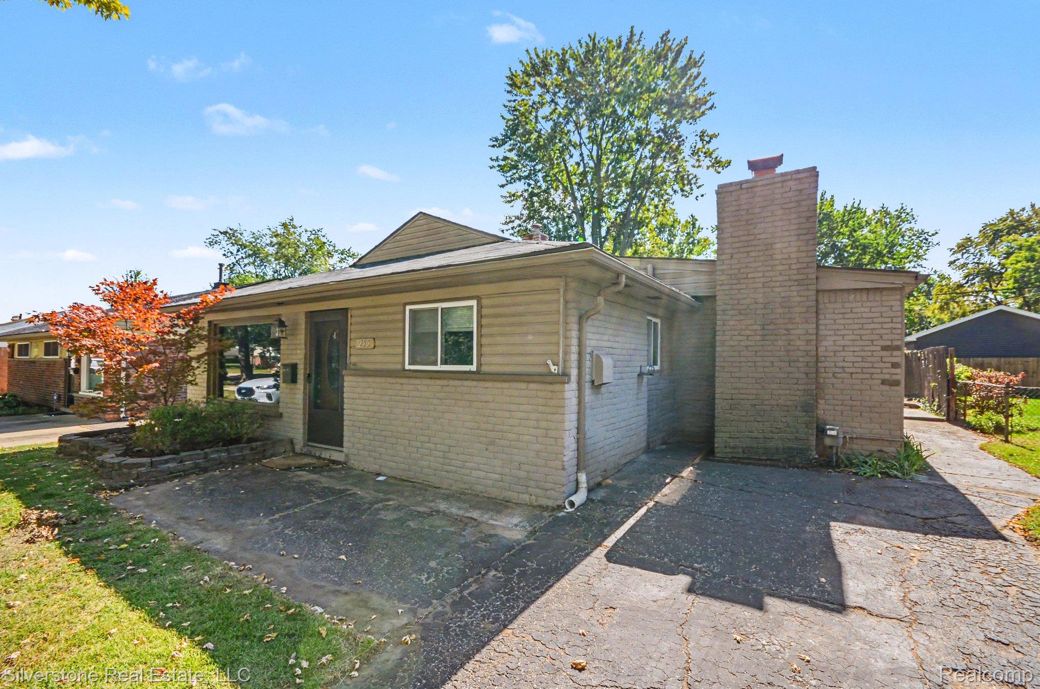 255 W Farnum Avenue