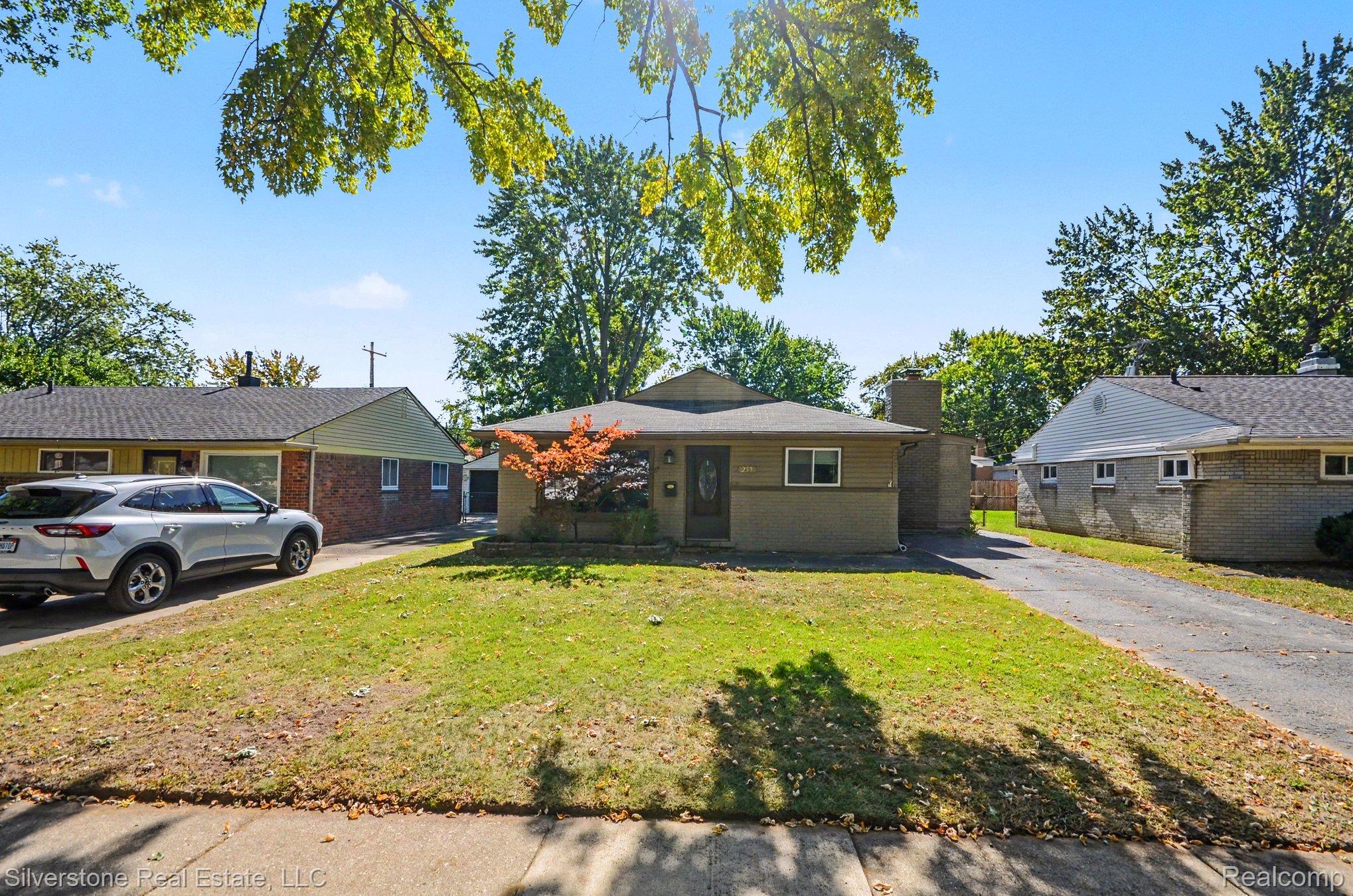 255 W Farnum Avenue