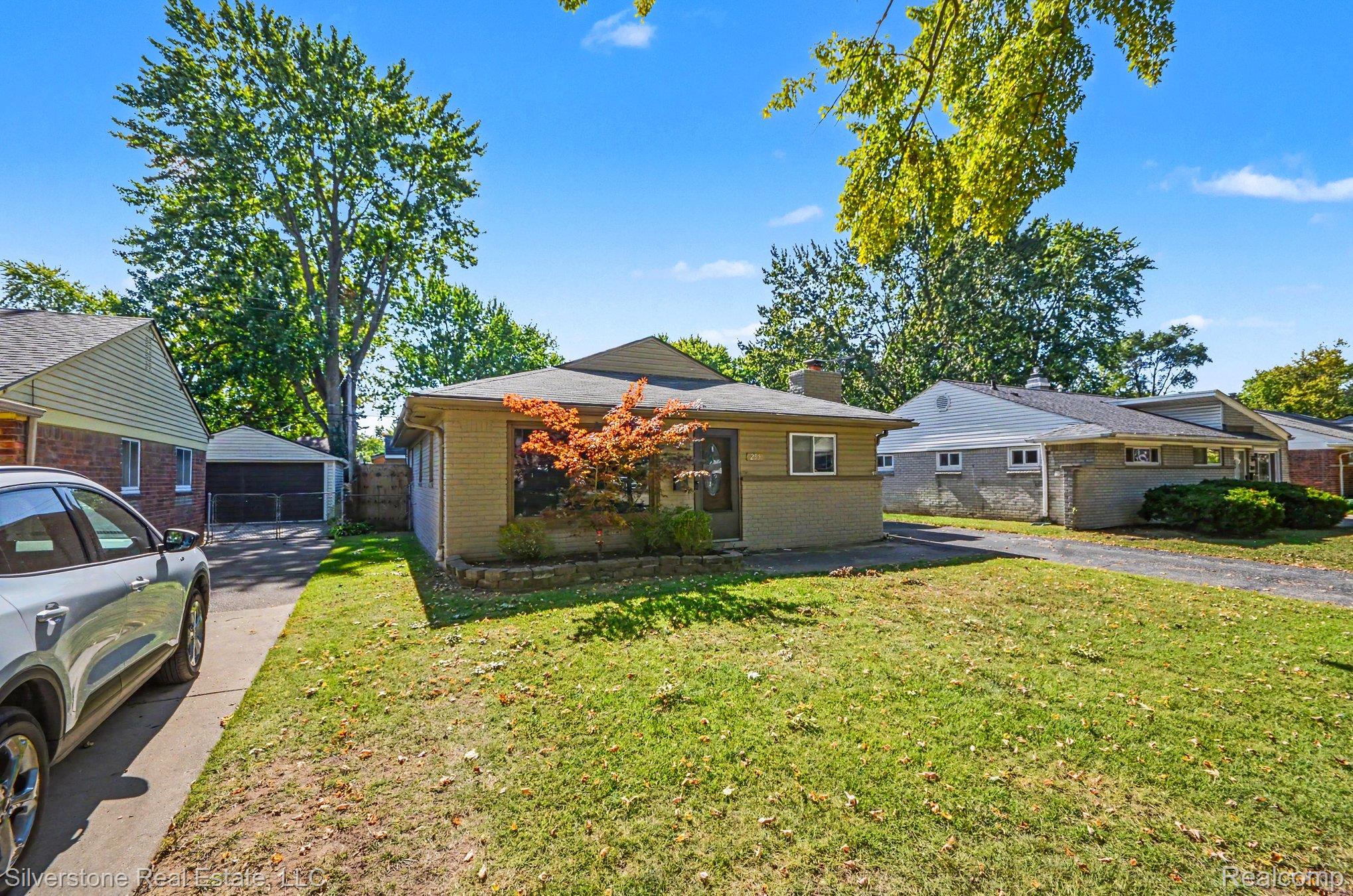 255 W Farnum Avenue