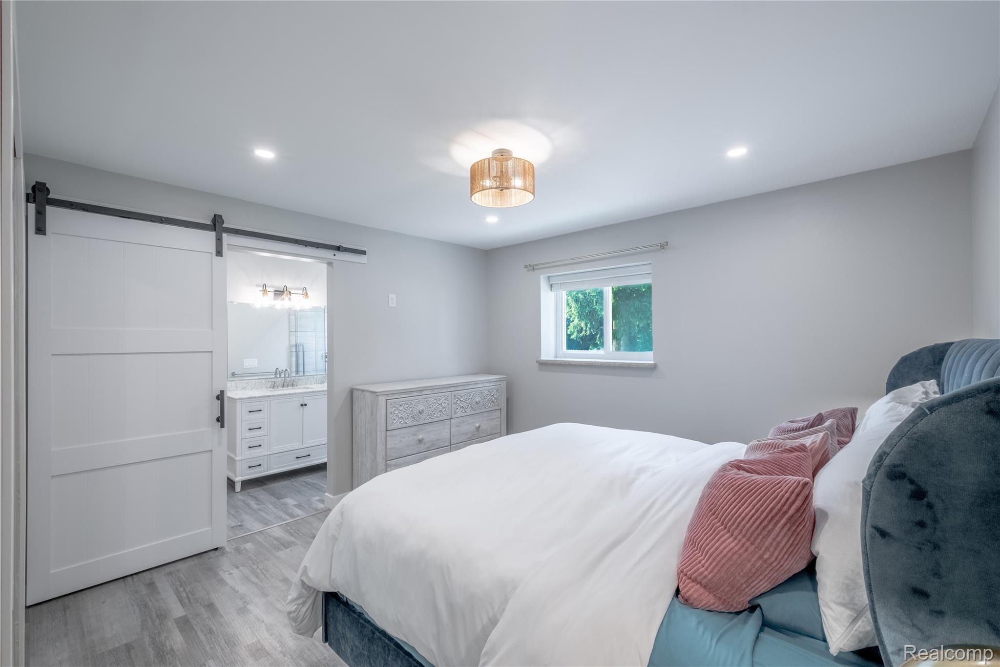 Village Of Clarkston City, Michigan 48346, United States, 3 Bedrooms Bedrooms, ,2 BathroomsBathrooms,Residential,Active,160135