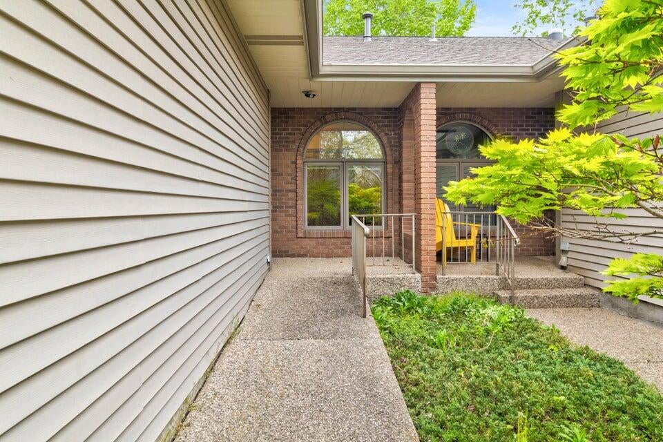 643 Crestview Street