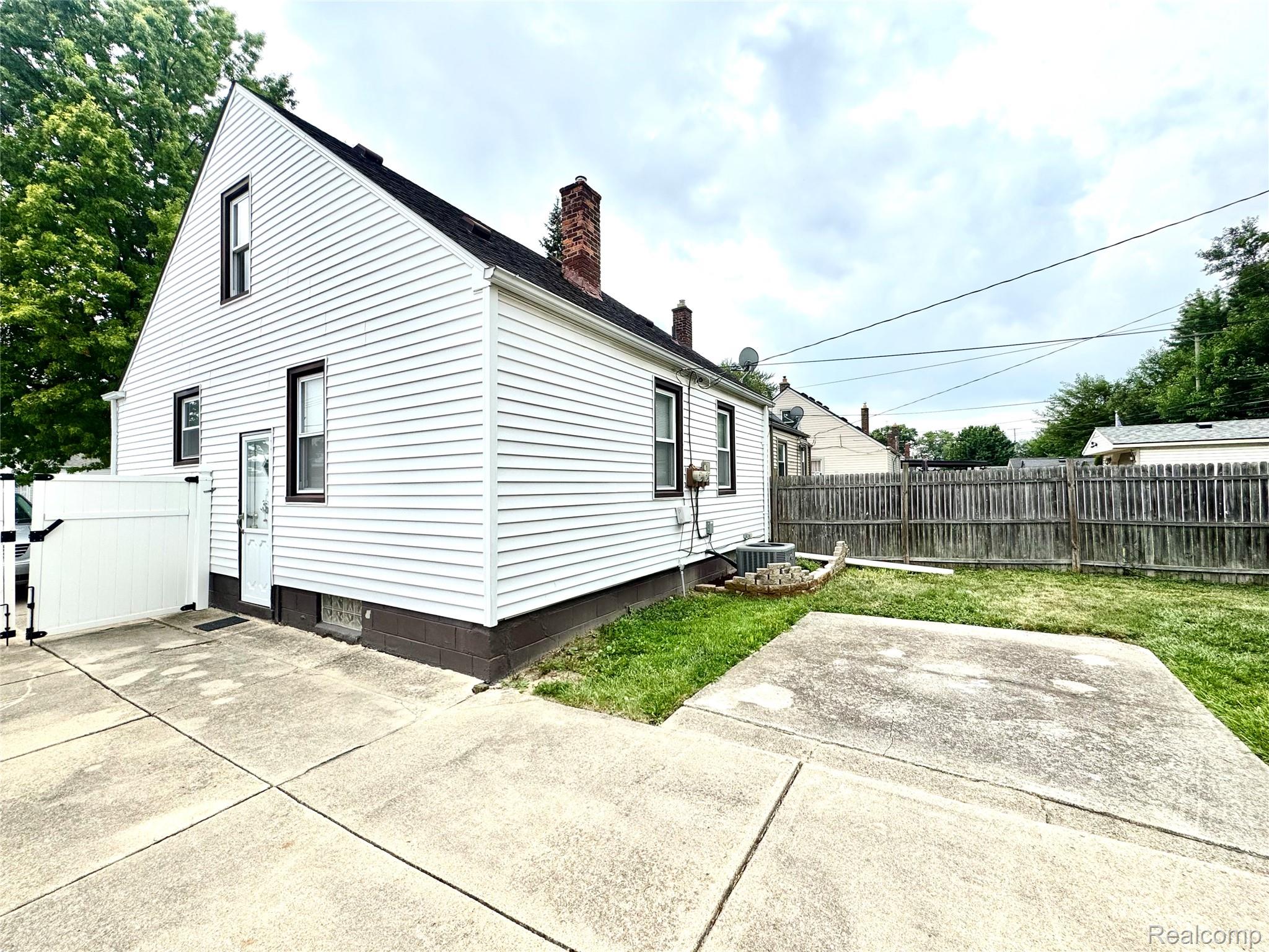 1930 Leblanc Avenue