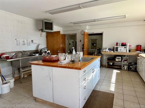 1717 E Sugnet Road Midland City MI 48642