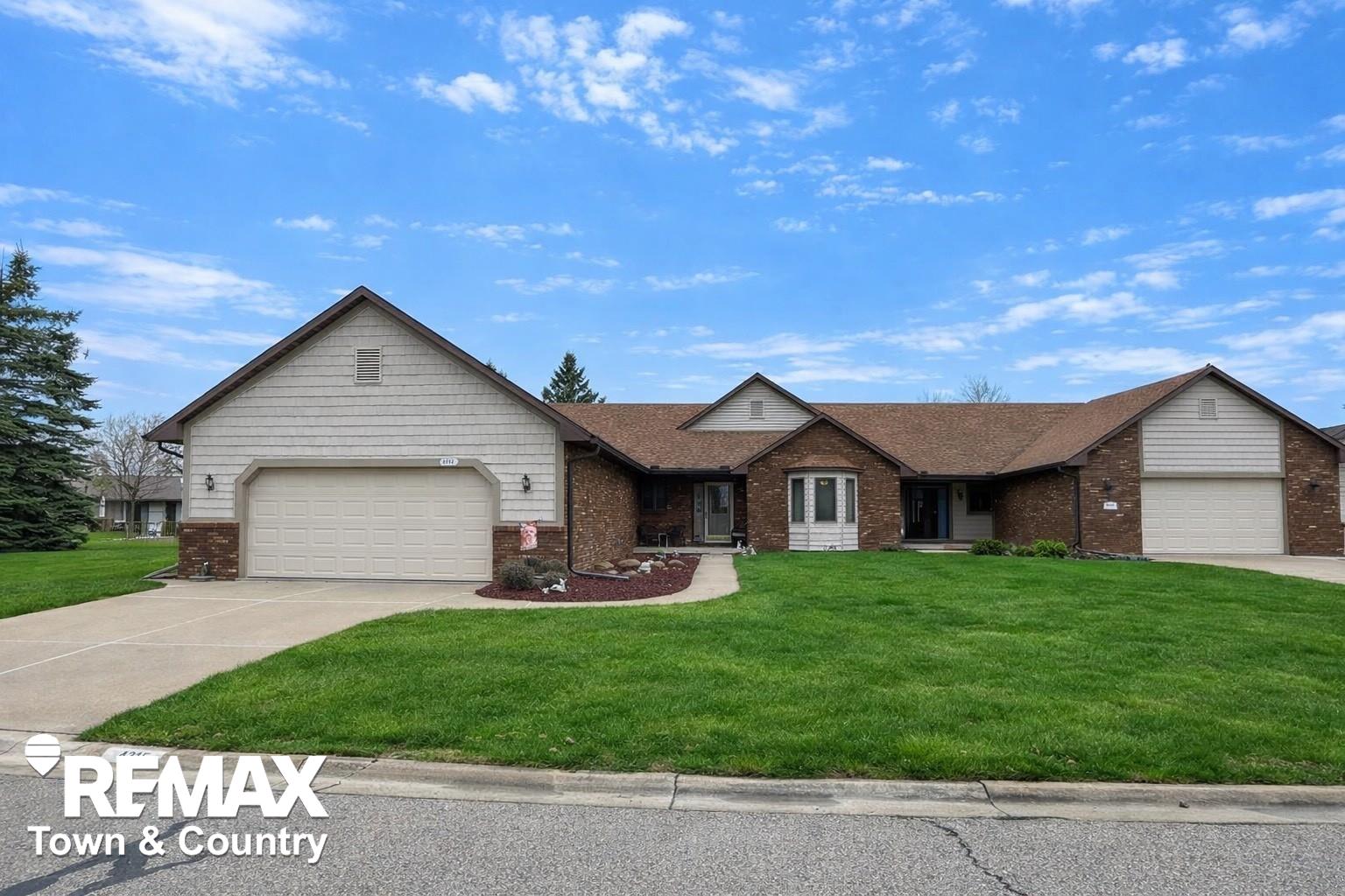 6112 Oak Creek Drive