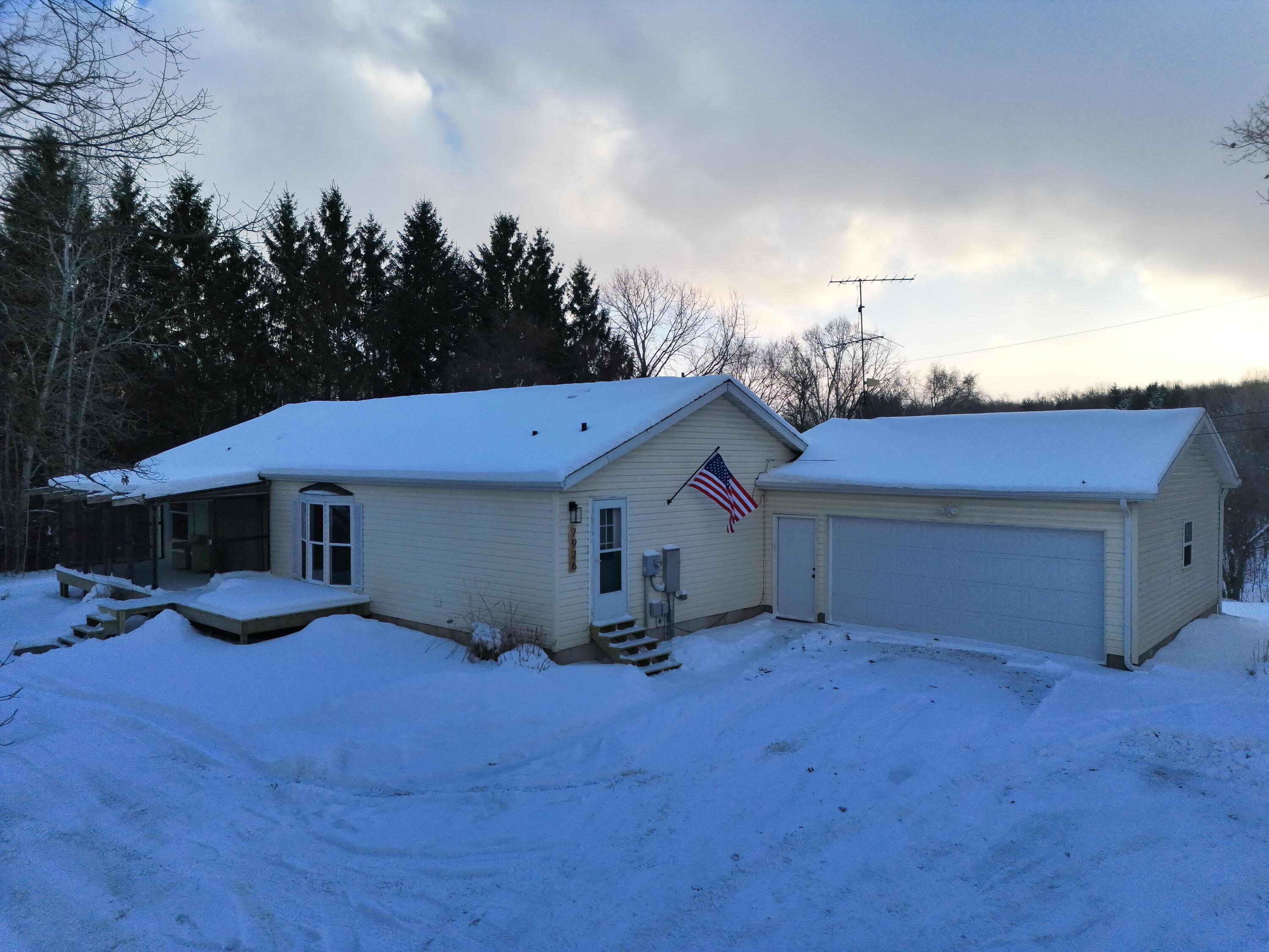 7976 10 Mile Road NE