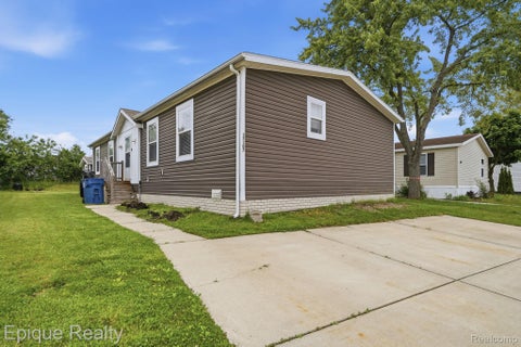 Photo of 17107 Detroiter AVE, Springfield Charter Township, MI 48350 (MLS # 20261045714)