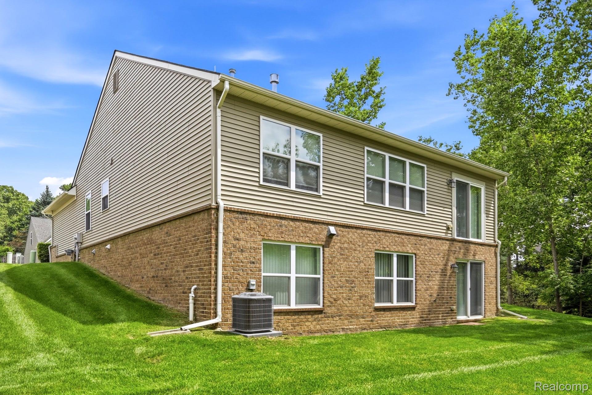 1100 Paradise Trail