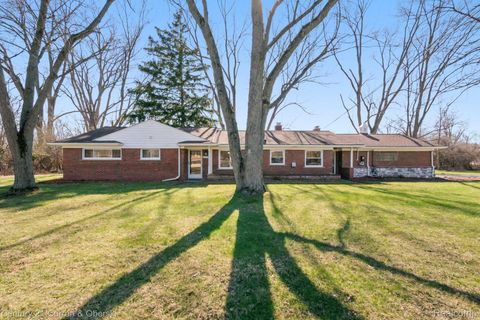 25335 Waycross Southfield City MI 48033