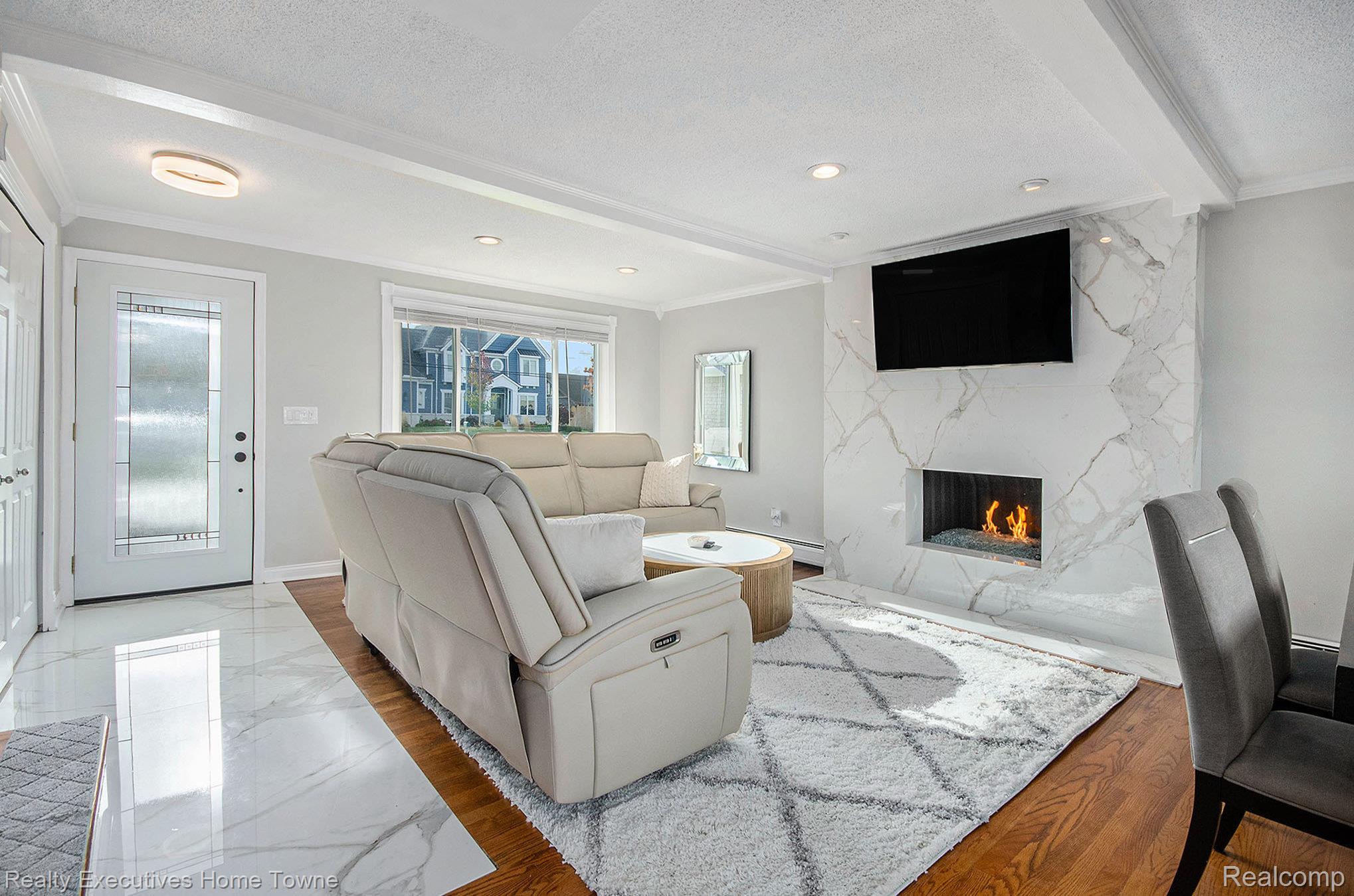 37762 Huron Pointe Drive