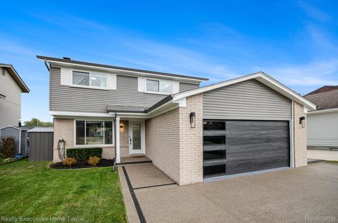 37762 Huron Pointe Drive Harrison Charter Township MI 48045