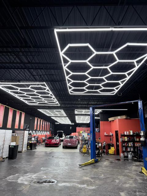 32730 W 8 Mile Rd Farmington City MI 48336