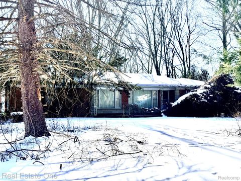 25101 W Chicago Road Redford Charter Township MI 48239