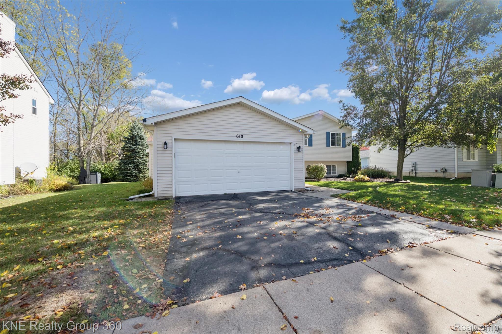 618 Bluebird Lane