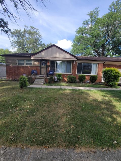 20635 Woodside Street Harper Woods City MI 48225