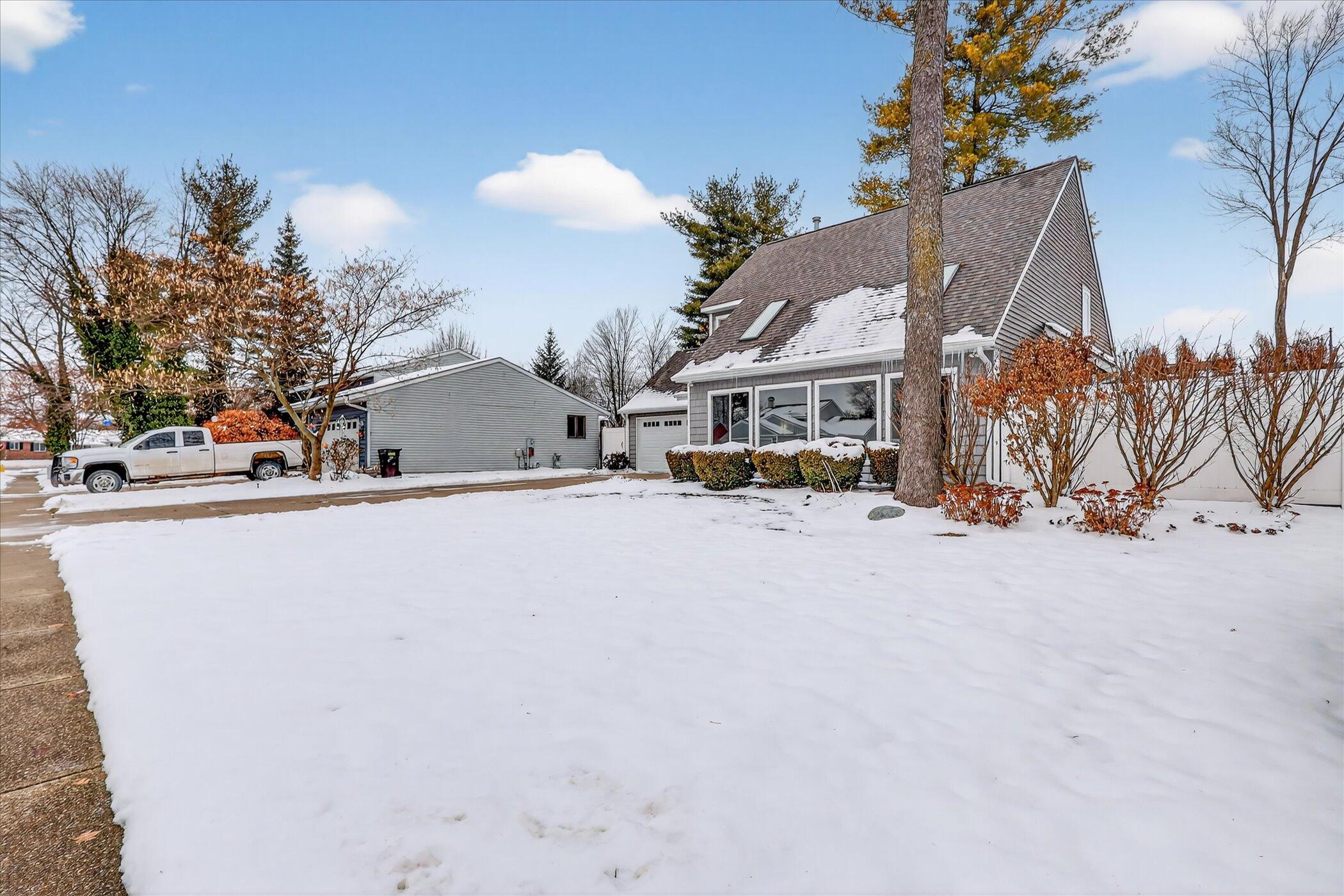 837 Tierra Street SE