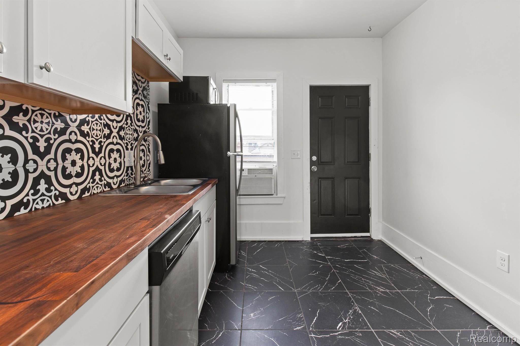 Detroit City, Michigan 48202, United States, 3 Bedrooms Bedrooms, ,1 BathroomBathrooms,Residential,Active,219743