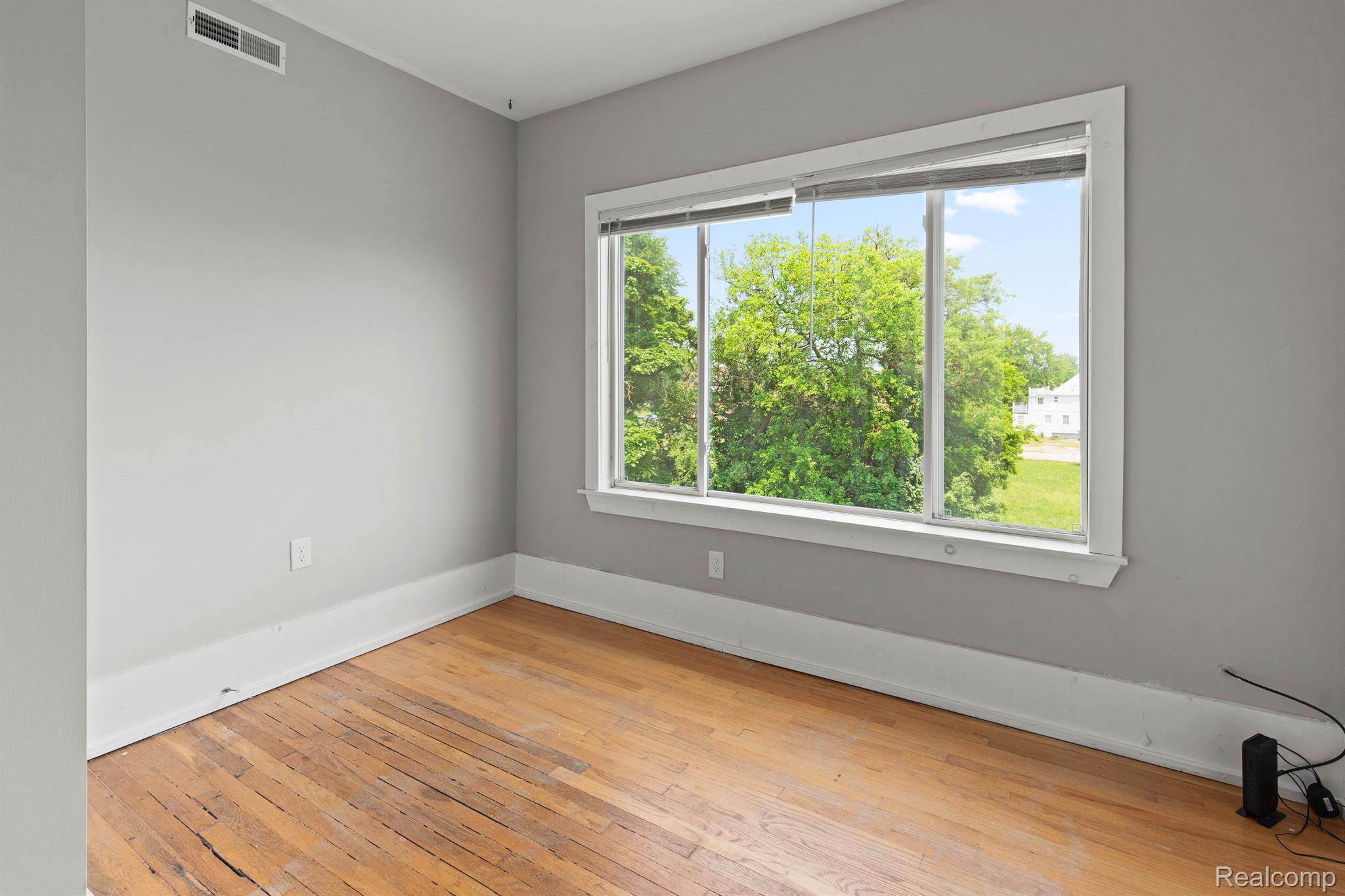 Detroit City, Michigan 48202, United States, 3 Bedrooms Bedrooms, ,1 BathroomBathrooms,Residential,Active,219743