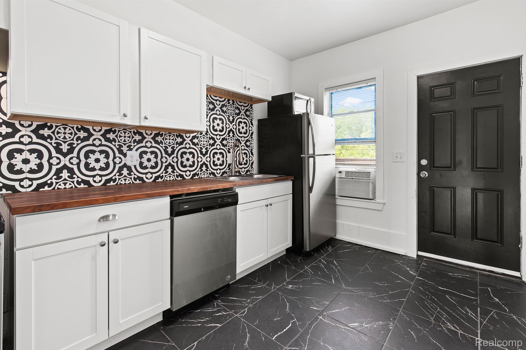 Detroit City, Michigan 48202, United States, 3 Bedrooms Bedrooms, ,1 BathroomBathrooms,Residential,Active,219743