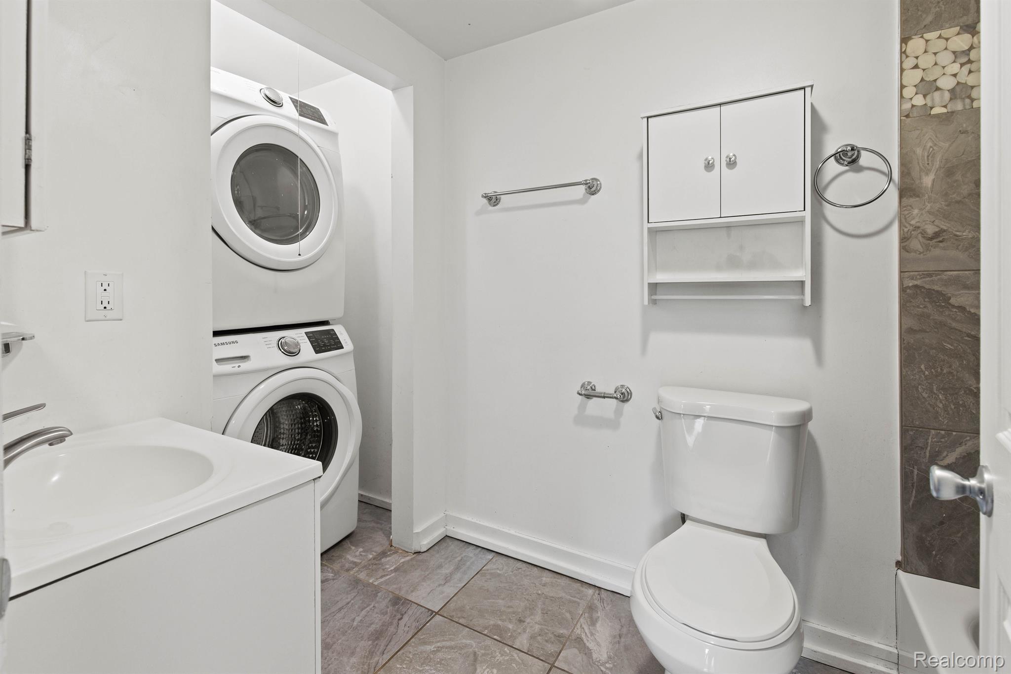 Detroit City, Michigan 48202, United States, 3 Bedrooms Bedrooms, ,1 BathroomBathrooms,Residential,Active,219743