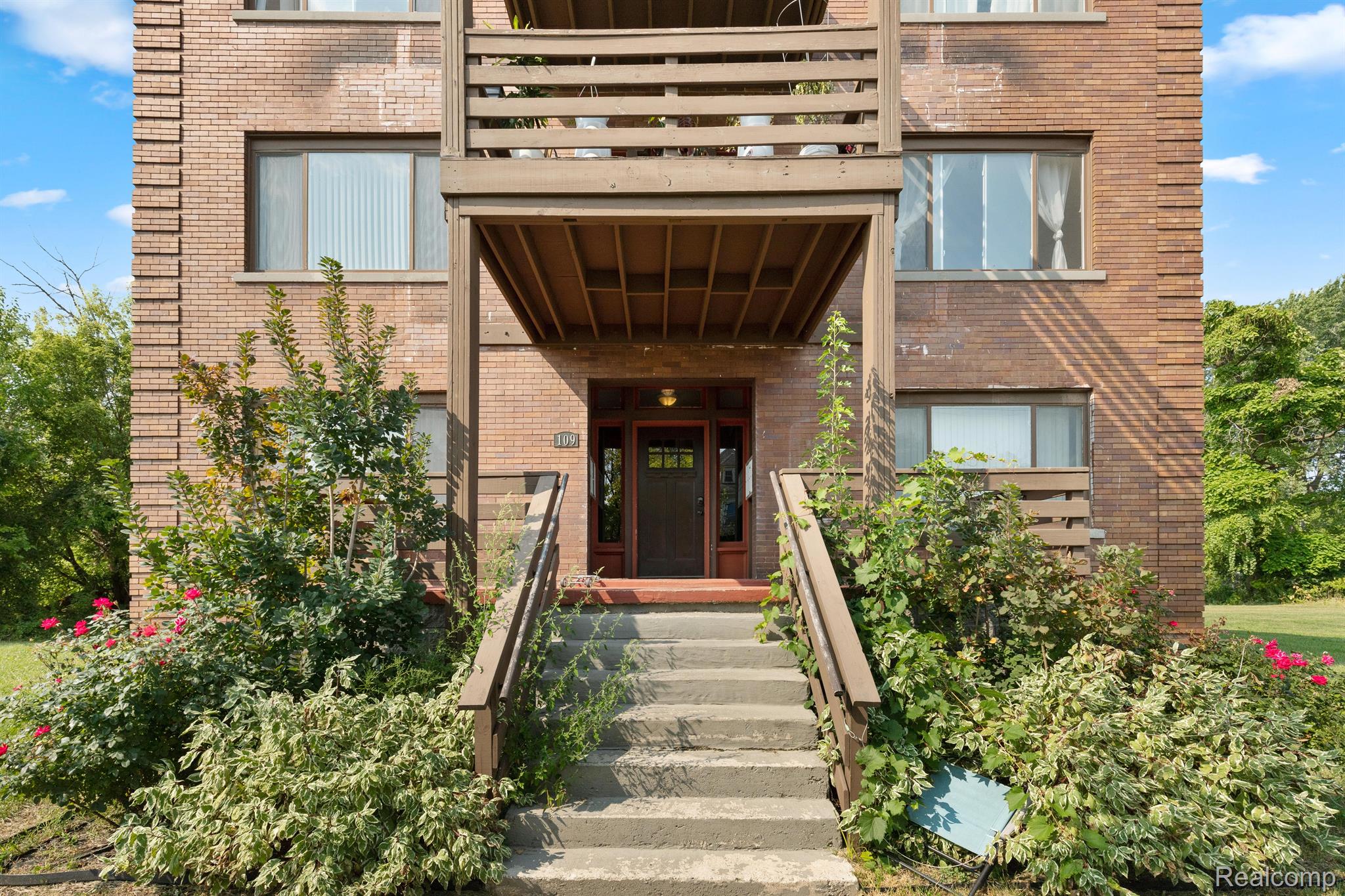 Detroit City, Michigan 48202, United States, 3 Bedrooms Bedrooms, ,1 BathroomBathrooms,Residential,Active,219743