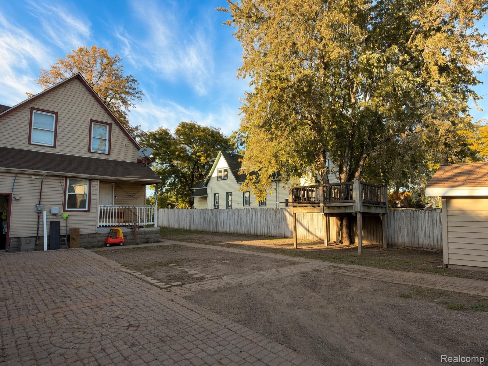 6545 W Edsel Ford Freeway