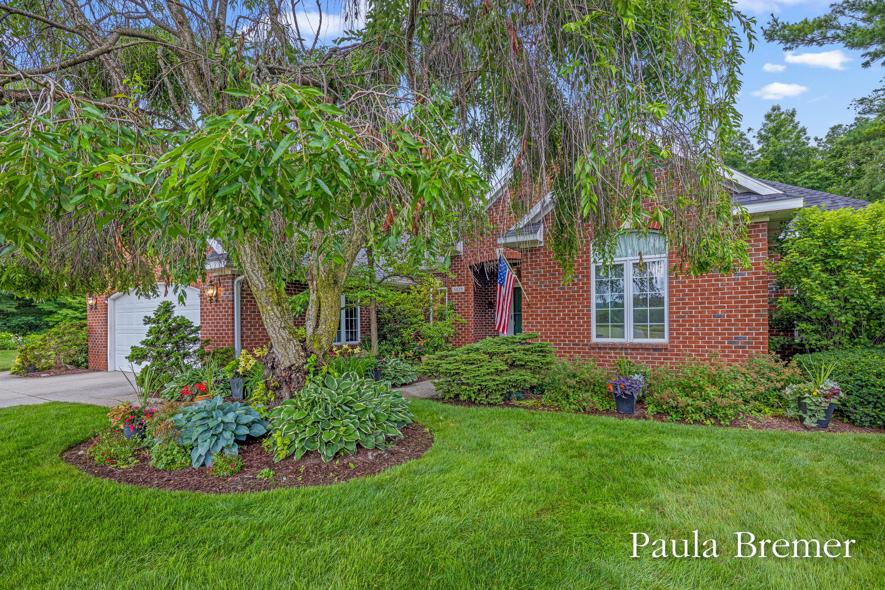 5429 Grand Valley Court NE