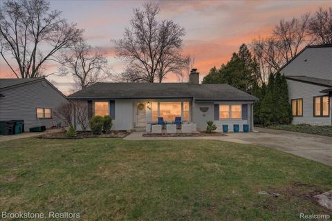 15636 Kirkshire Avenue Beverly Hills Village MI 48025