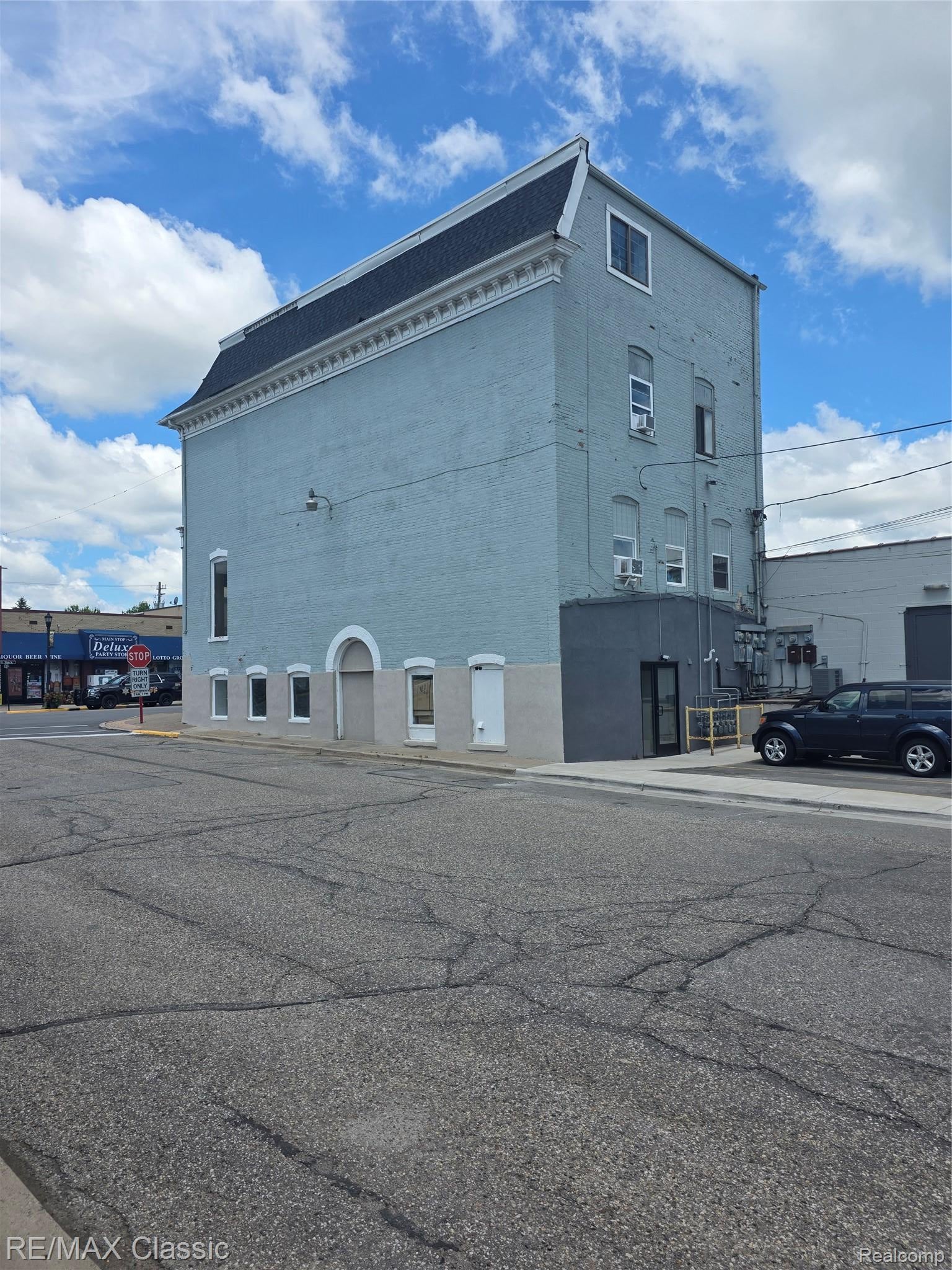 69206 N Main Street