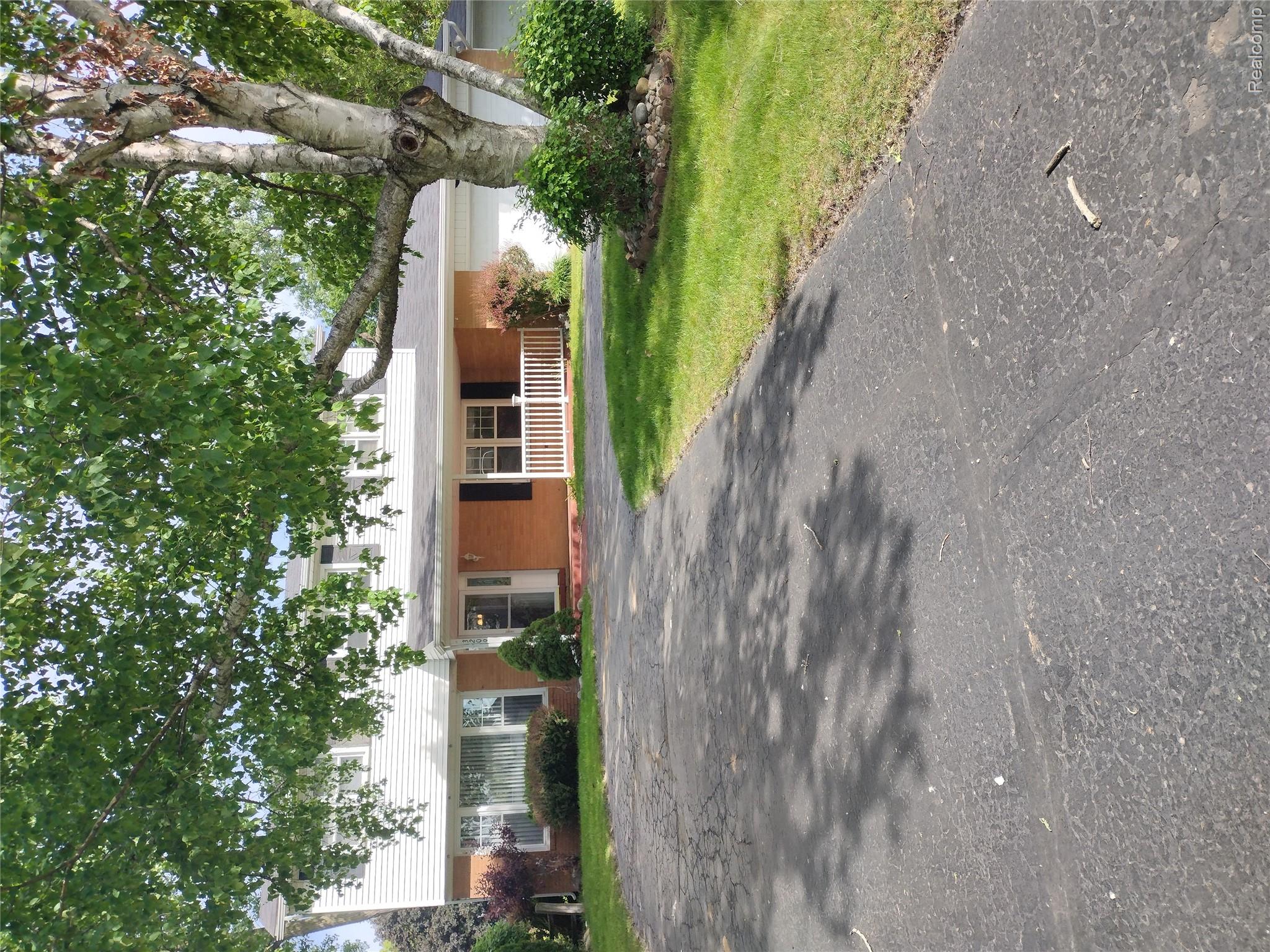 3209 Lakeside Drive